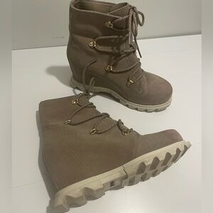 SOREL Brand Joan of Arctic Wedge III Women's Waterproof Suede Wedge Boots Size 7